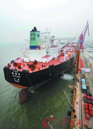 我国自主研发最大 em>原油船 /em>新埔洋号广州启航