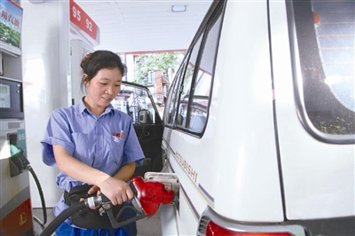 <em>成品油升级</em>加价方案出台 汽油价格最多将涨0.3元