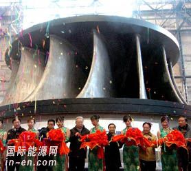<em>三峡右岸</em>七十万千瓦水轮机转轮昨日制造成功