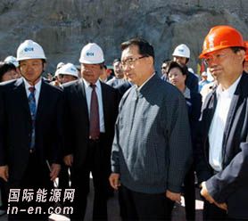 <em>李长春</em>视察黄河拉西瓦水电站建设工程