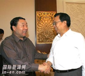 国网公司总经理<em>刘振亚</em>与河南省领导会谈并实地调研