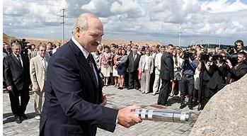 白俄罗斯走进核电时代 总统现场安放<em>辐照</em>盒